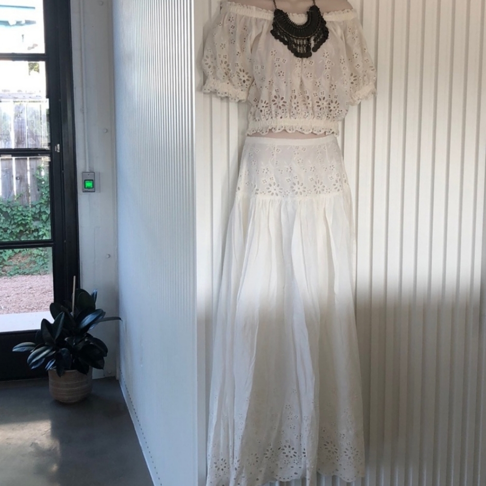 🌜Spell🌛 White Lacey Skirt with Side Slits - Picture 4 of 8